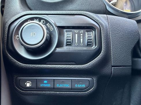 Used 2021 Jeep Wrangler Unlimited Sahara AWD/4WD image 16