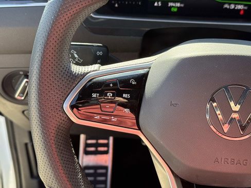 Used 2022 Volkswagen Tiguan SE R-Line image 23