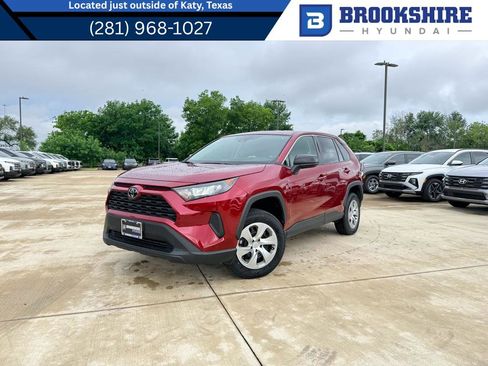 Used 2022 Toyota RAV4 LE FWD image 1