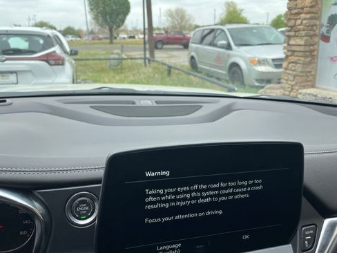 Used 2025 Chevrolet Blazer LT image 17