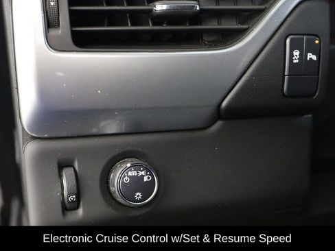 Used 2020 Chevrolet Tahoe 2WD w/ Enhanced Driver Alert Package image 22