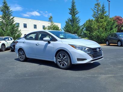 New 2025 Nissan Versa SV w/ Trunk Package