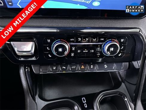 Used 2025 GMC Sierra 2500 AT4 image 16