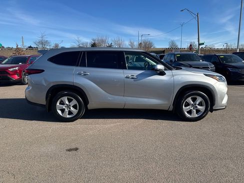 Used 2021 Toyota Highlander LE image 10