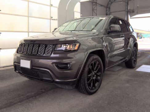 Used 2020 Jeep Grand Cherokee Altitude AWD/4WD image 4