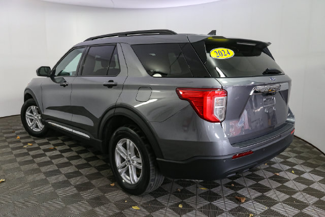 Used 2024 Ford Explorer XLT AWD/4WD image 7