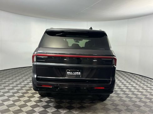 Used 2025 Lincoln Navigator Reserve image 8