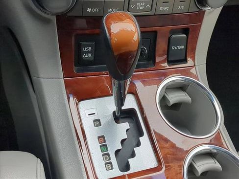 Used 2013 Toyota Highlander Limited image 12