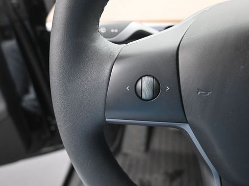 Used 2024 Tesla Model Y Long Range AWD/4WD image 6