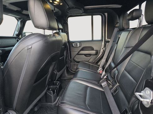 Used 2020 Jeep Gladiator Overland image 12