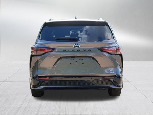 Used 2022 Toyota Sienna XSE w/ XSE Plus Package FWD image 6