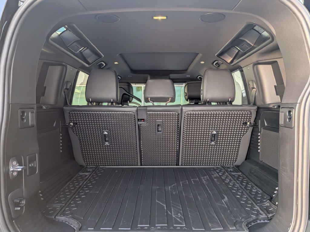 New 2026 Land Rover Defender 110 X-Dynamic SE AWD/4WD image 12