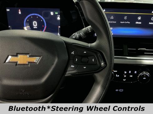 Used 2025 Chevrolet Trax LT FWD image 12