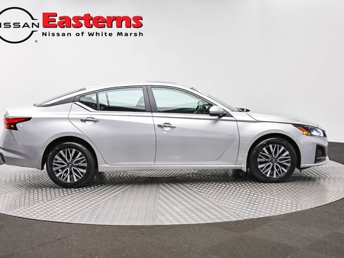 Used 2023 Nissan Altima 2.5 SV w/ SV Premium Package AWD/4WD image 4