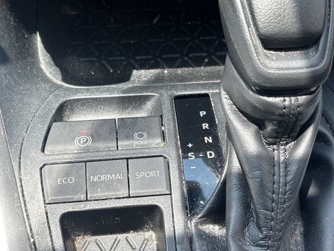 Used 2019 Toyota RAV4 XLE w/ Convenience Package FWD image 14