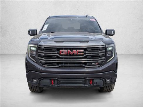 Used 2022 GMC Sierra 1500 AT4 image 2