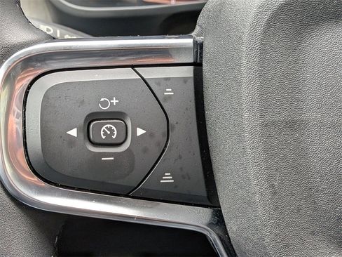 Certified 2024 Volvo XC40 B5 Core image 27