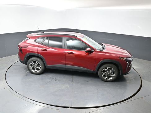 Used 2025 Chevrolet Trax LT FWD image 44