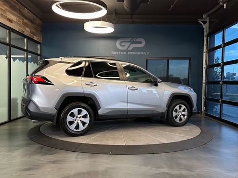 Used 2021 Toyota RAV4 LE FWD image 3