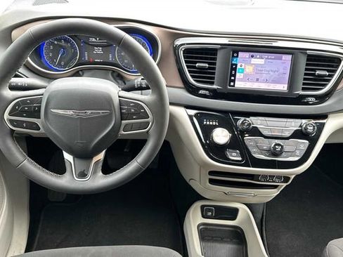 Used 2024 Chrysler Voyager LX image 12