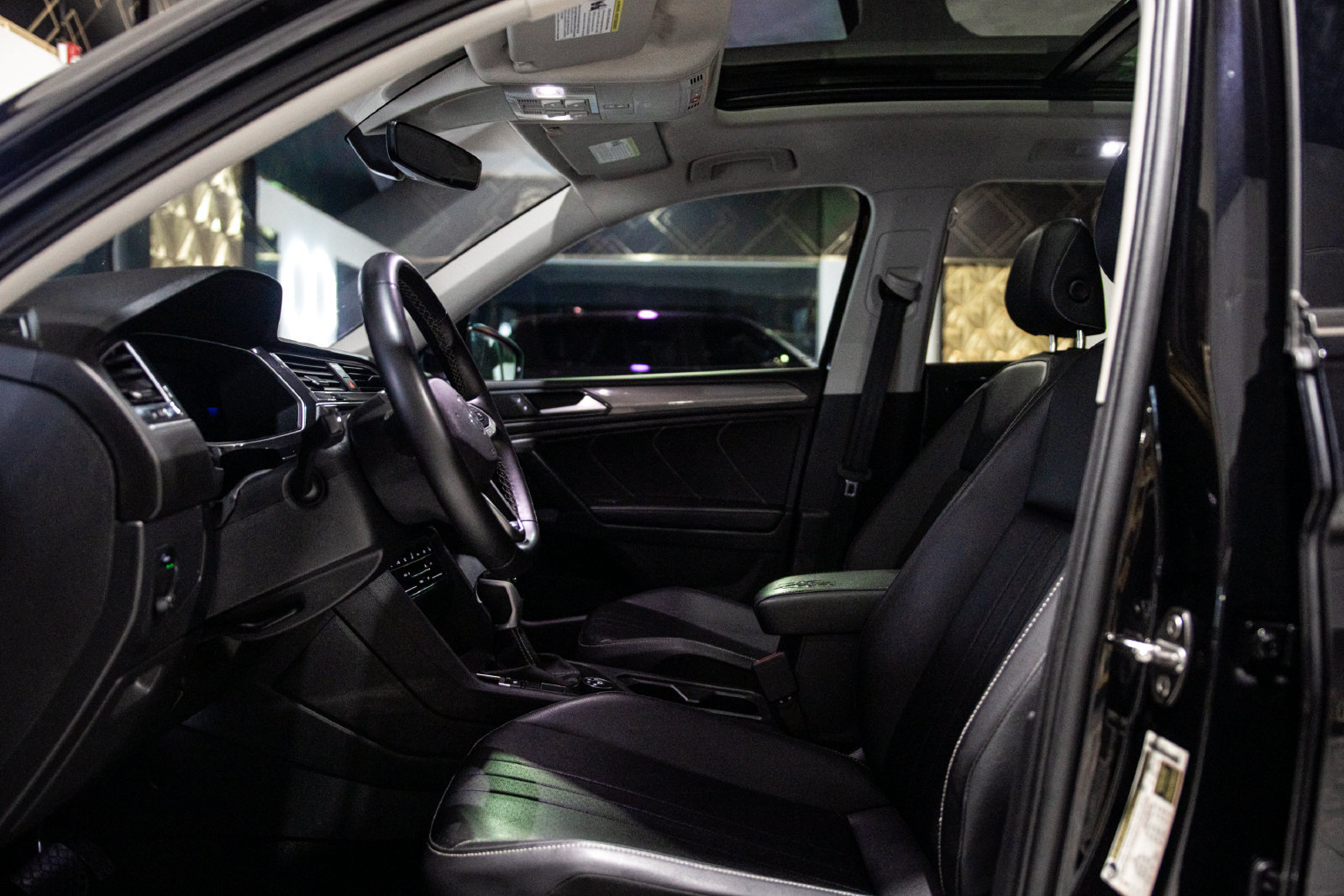 Used 2024 Volkswagen Tiguan SE AWD/4WD image 8