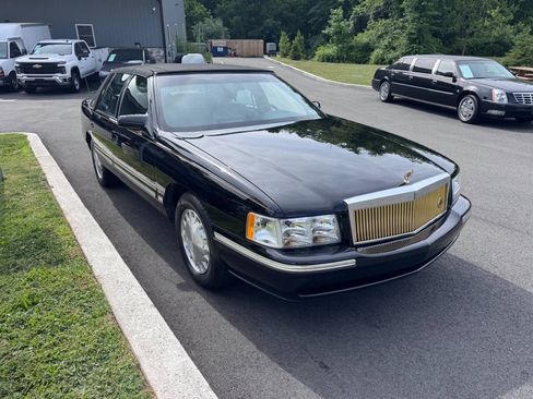 Used 1998 Cadillac De Ville FWD image 6