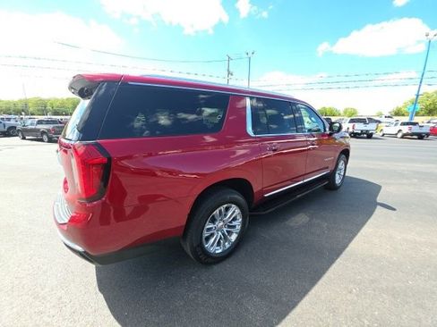 Used 2023 GMC Yukon XL SLT AWD/4WD image 7