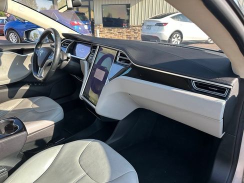 Used 2013 Tesla Model S Performance RWD image 28