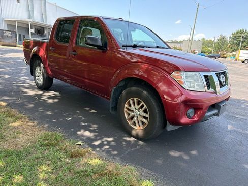Used 2018 Nissan Frontier SV AWD/4WD image 2