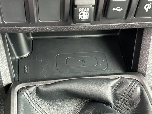 Used 2022 Toyota Tacoma TRD Off-Road image 30