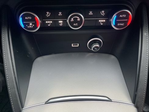 Used 2023 Alfa Romeo Stelvio Veloce image 43