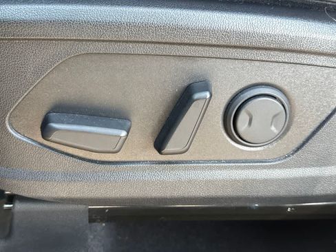 Used 2025 Kia Sorento S FWD image 11