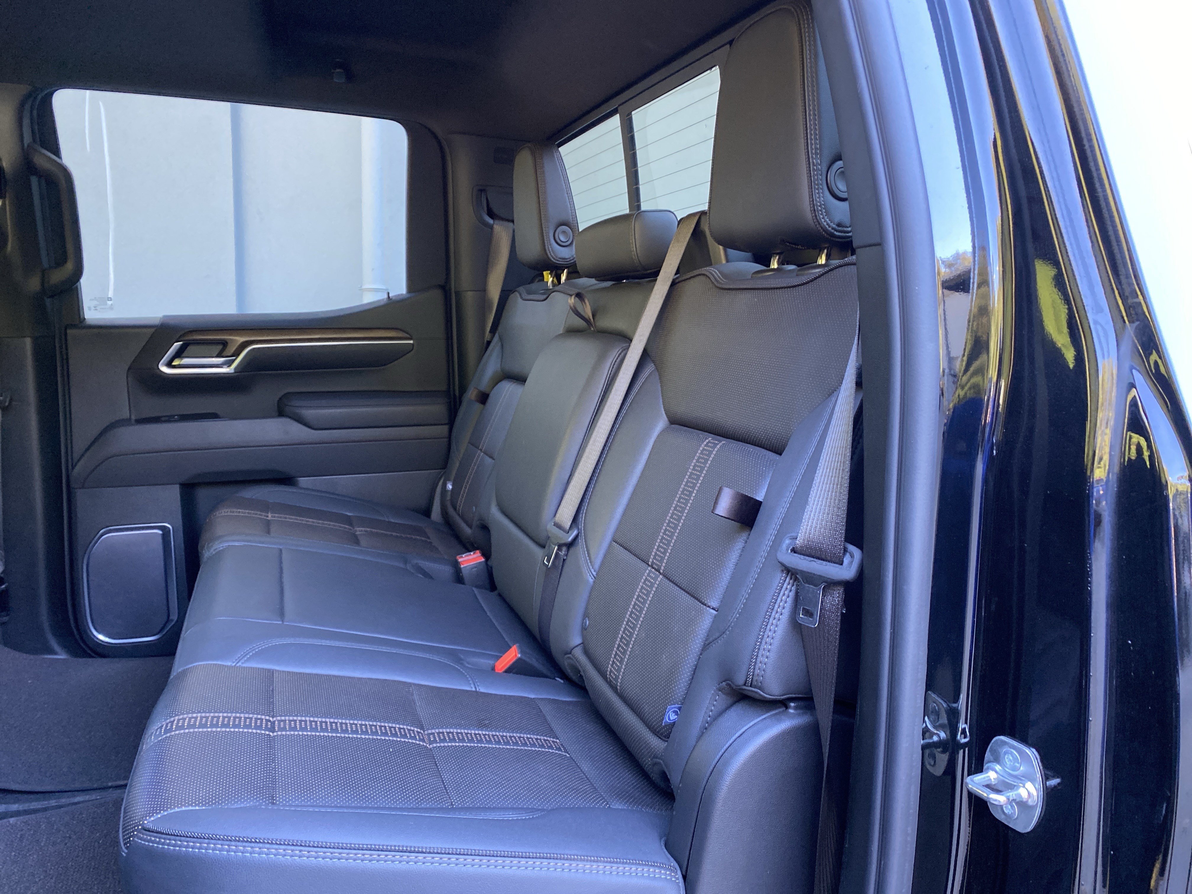 Used 2025 Chevrolet Silverado 1500 High Country w/ Midnight Edition AWD/4WD image 39