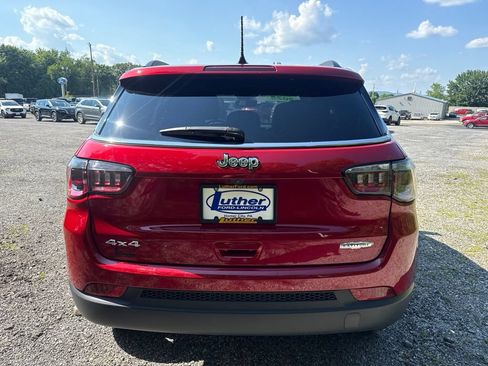 Used 2025 Jeep Compass Latitude w/ Sun & Sound Group AWD/4WD image 8
