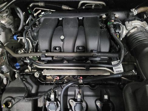 Used 2018 Ford Explorer XLT w/ Equipment Group 202A image 30