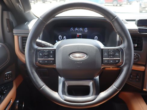 Used 2024 Ford Expedition Platinum AWD/4WD image 16
