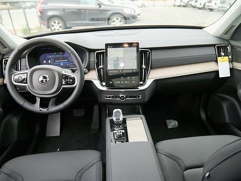 New 2026 Volvo XC90 B6 Plus w/ Protection Package Premier image 27