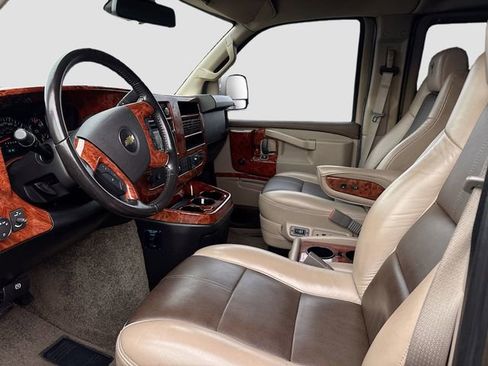 Used 2019 Chevrolet Express 2500 w/ Enhanced Convenience Package image 23