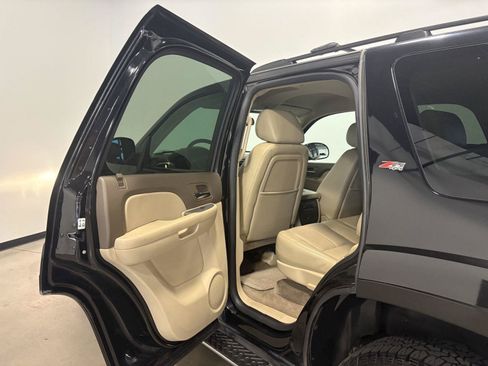 Used 2010 Chevrolet Tahoe LT w/ Luxury Package AWD/4WD image 22