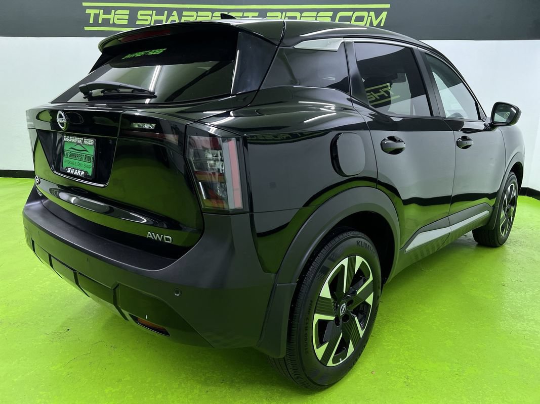 Used 2025 Nissan Kicks SV AWD/4WD image 9