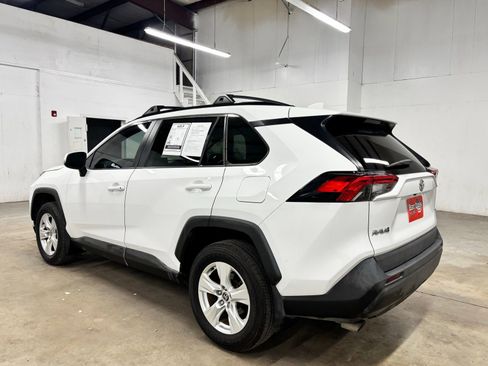 Used 2021 Toyota RAV4 XLE w/ Convenience Package FWD image 5