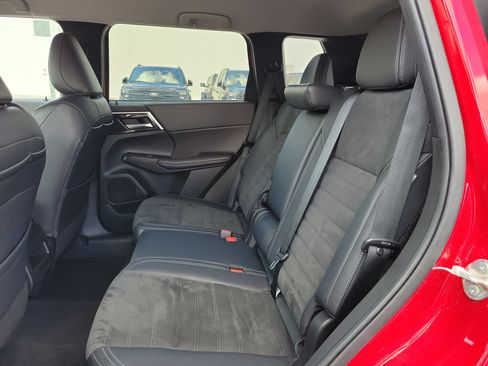 Used 2024 Mitsubishi Outlander SE FWD image 13