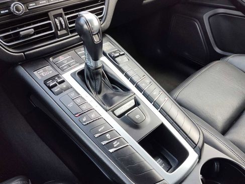 Used 2020 Porsche Macan image 26