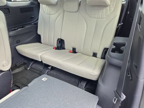 Used 2025 Hyundai Palisade Limited FWD image 12