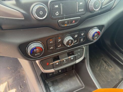 Certified 2023 GMC Terrain AT4 w/ Tech Package AWD/4WD image 16