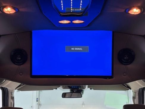 Used 2019 GMC Savana 2500 RWD image 4