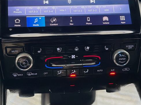 Used 2023 Jeep Grand Cherokee Overland image 10