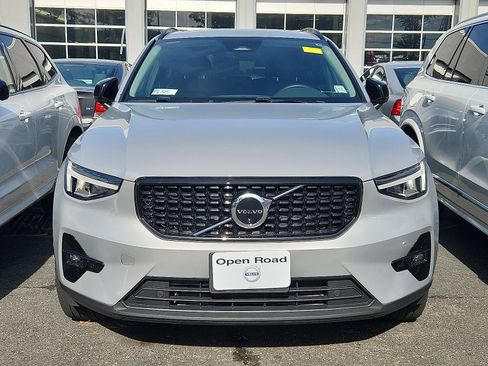 Used 2023 Volvo XC40 B5 Plus w/ Protection Package Premier AWD/4WD image 2