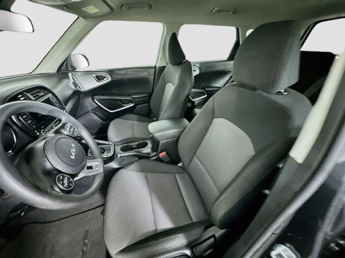 Used 2025 Kia Soul LX w/ LX Technology Package FWD image 13