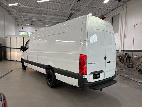 Used 2025 Mercedes-Benz Sprinter 3500 image 3